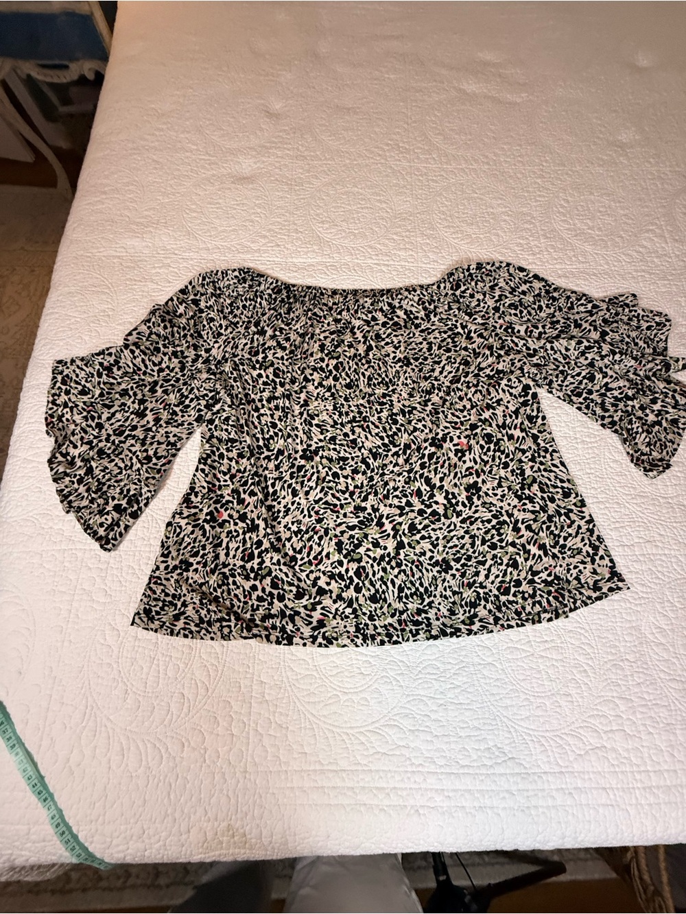 Vince Camuto Animal Print Jersey Top Bell Sleeves Stretch Blouse - Picture 2 of 9